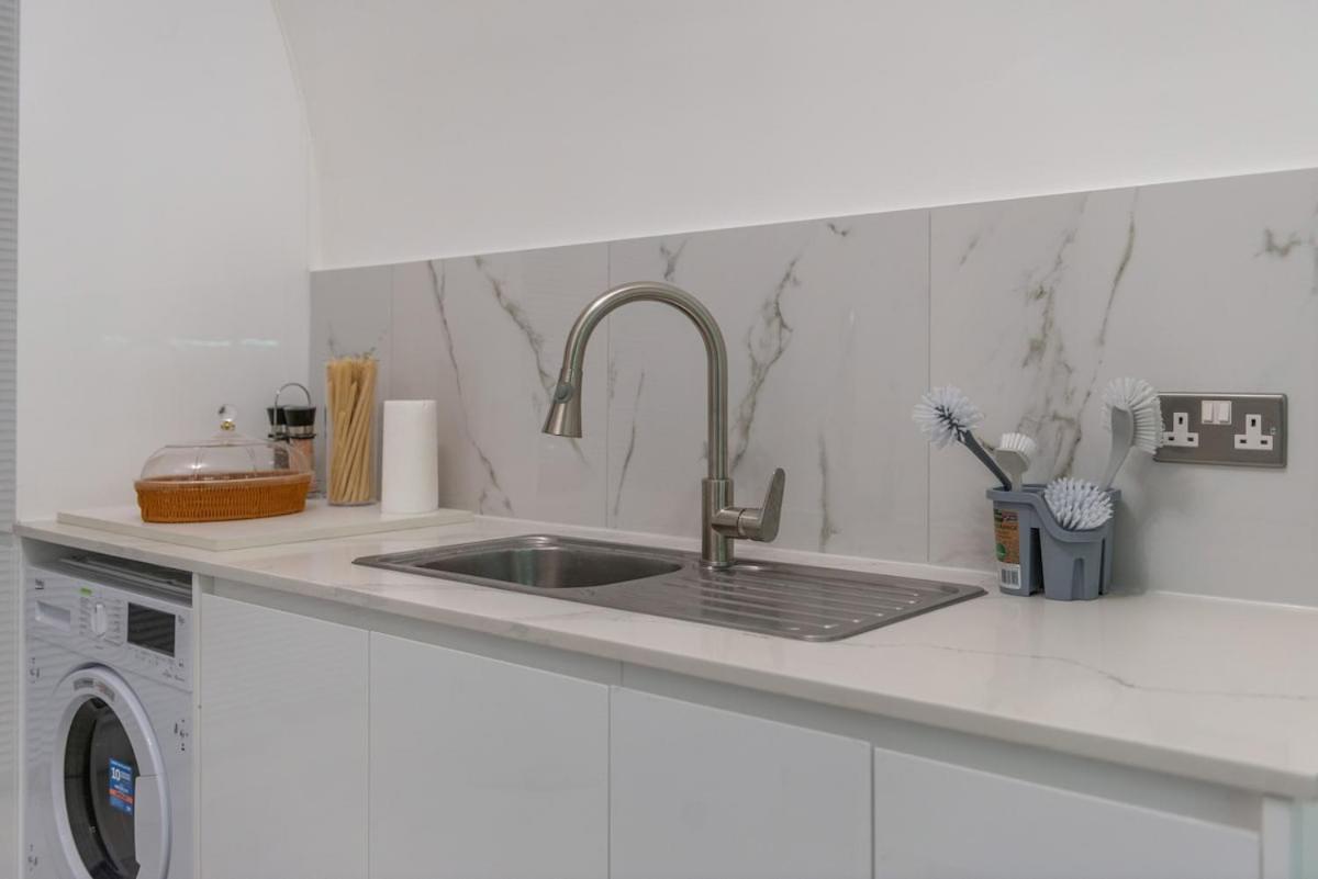 Luxury 1 Bedroom Iconic Harley Street Lower Ground 1Hs