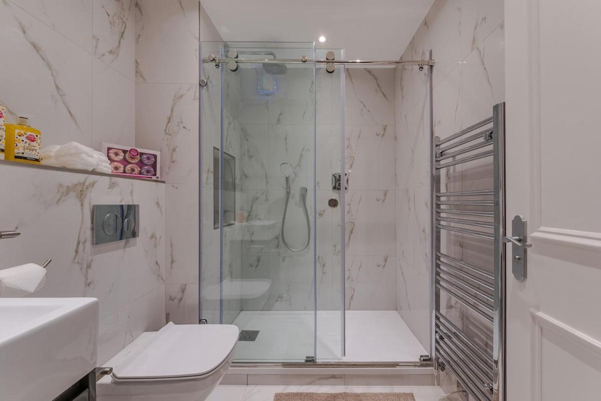 Luxury 1 Bedroom Iconic Harley Street Lower Ground 1Hs *