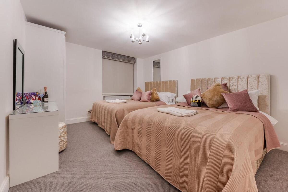 Luxury 1 Bedroom Iconic Harley Street Lower Ground 1Hs Apartment *