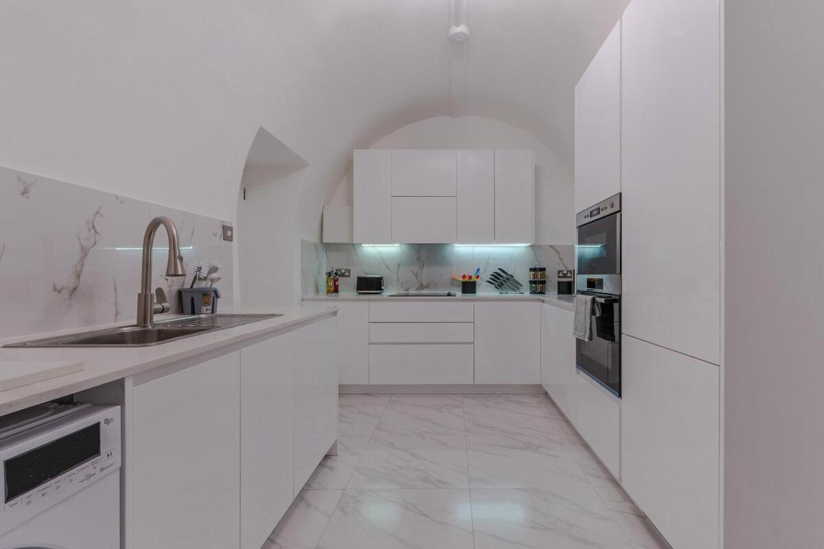 Apartment Luxury 1 Bedroom Iconic Harley Street Lower Ground 1Hs *